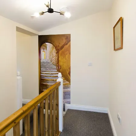 Sitwell - 3 Bedroomed Townhouse With Free Parking
