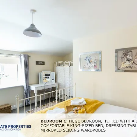 Sitwell - 3 Bedroomed Townhouse With Free Parking *
