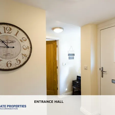 Sitwell - 3 Bedroomed Townhouse With Free Parking
